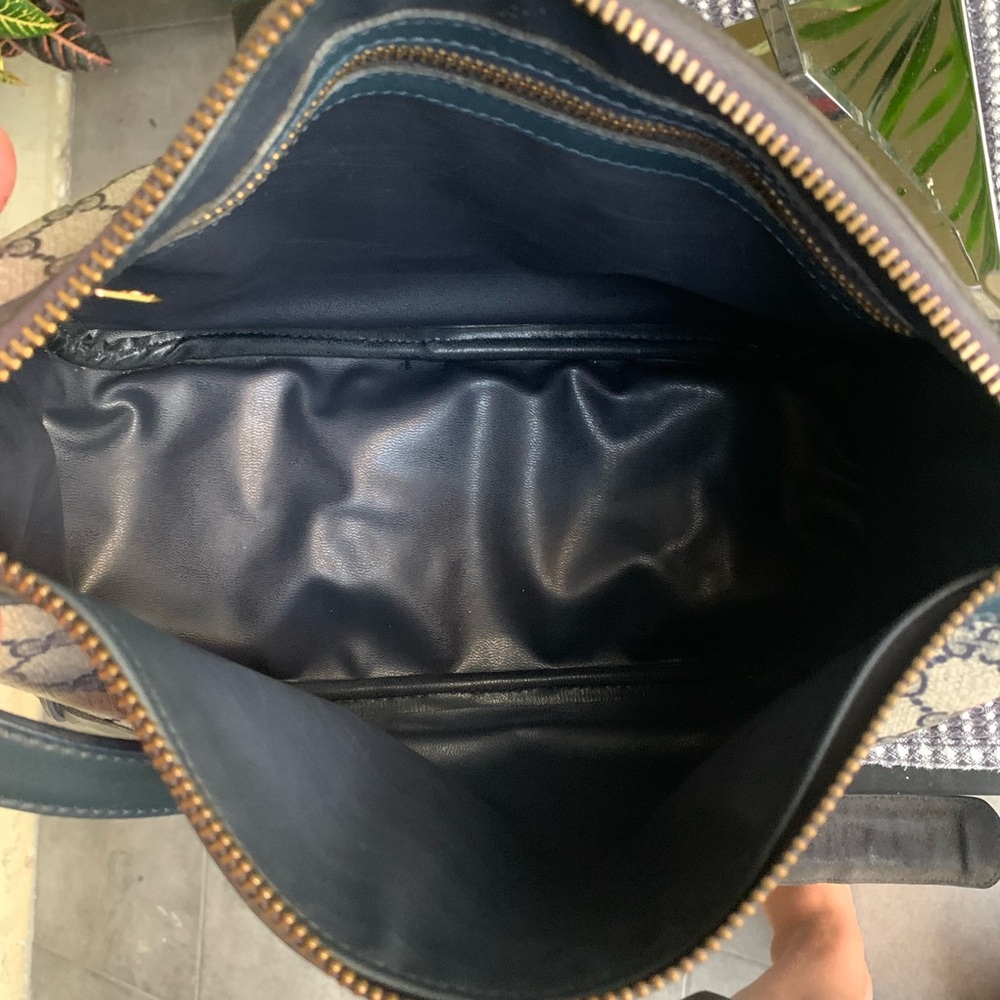 (15) GUCCI 70s Navy Shoulder Bag - Picture 8 of 9